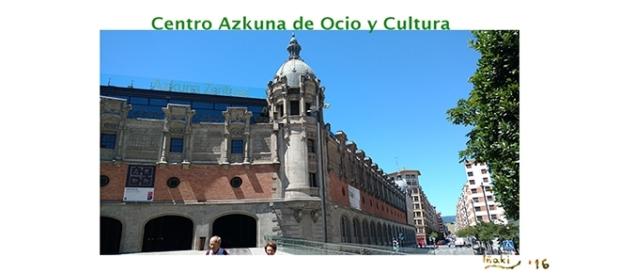 Detrás de esta fachada original, se encuentra un edificio totalmente contemporáneo que una biblioteca, café, restaurantes, centro de exposiciones, etc Detrás de esta fachada original, se encuentra un edificio totalmente contemporáneo que una biblioteca, café, restaurantes, centro de exposiciones, etc