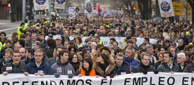 Macri desoye el pedido del Papa: el derecho de los argentinos a un trabajo digno Macri desoye el pedido del Papa: el derecho de los argentinos a un trabajo digno