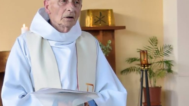 Jacques Hamel, Il parroco brutalmente ucciso dai terroristi dell'Isis nella chiesa di Rouen.