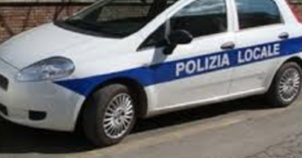 Reggio Calabria, Auto Sbatte Contro Un Muro: Un Morto