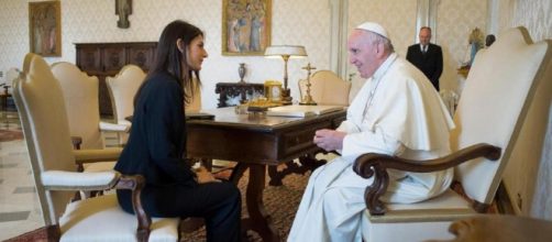FOTO Virginia Raggi in udienza da Papa Francesco in Vaticano ... - lapresse.it