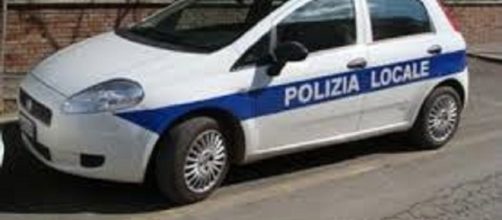 Reggio Calabria, auto sbatte contro un muro: un morto