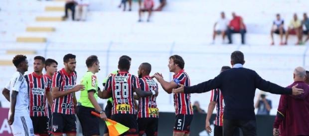 Confusão na partida entre São Paulo e Ponte Preta Confusão na partida entre São Paulo e Ponte Preta