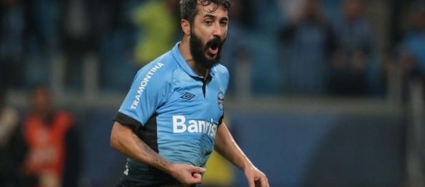 Douglas tirou onda após a vitória Douglas tirou onda após a vitória