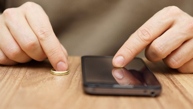 La provocazione di un californiano, che a Las Vegas ha contratto matrimonio con il proprio iPhone