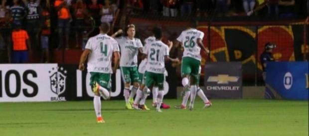 Palmeiras vence Sport em Recife e mantém liderança Palmeiras vence Sport em Recife e mantém liderança