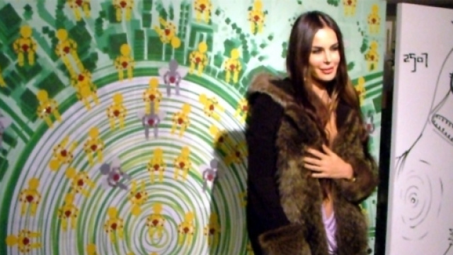 Guerra a colpi di topless tra Belen e la Moric