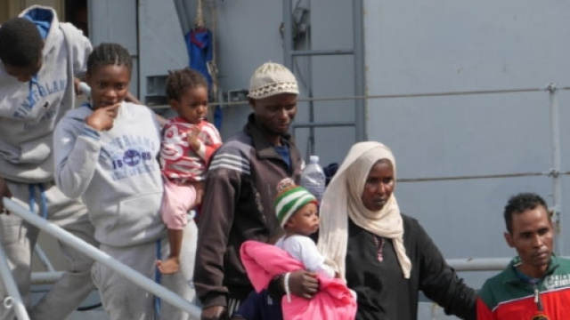 Immigrati sbarcati sulle coste calabresi trasportati al Cara di S. Anna presso Isola Capo Rizzuto