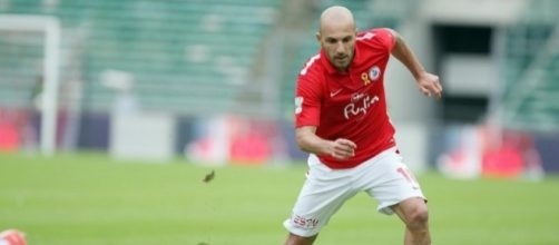 Alessandro Rosina con la maglia del Bari.