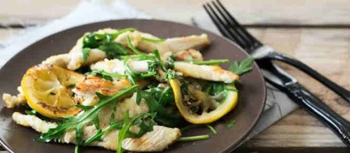 Ricetta degli straccetti di pollo con rucola e limone