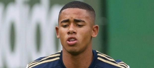 Gabriel Jesus é alvo de disputa de dois grandes times da Europa Gabriel Jesus é alvo de disputa de dois grandes times da Europa