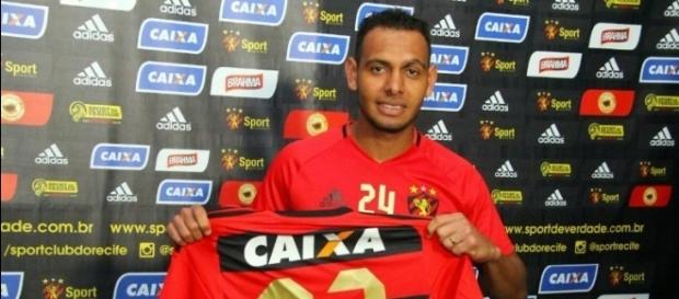 Jogador quer conseguir a vaga de titular no Sport Jogador quer conseguir a vaga de titular no Sport