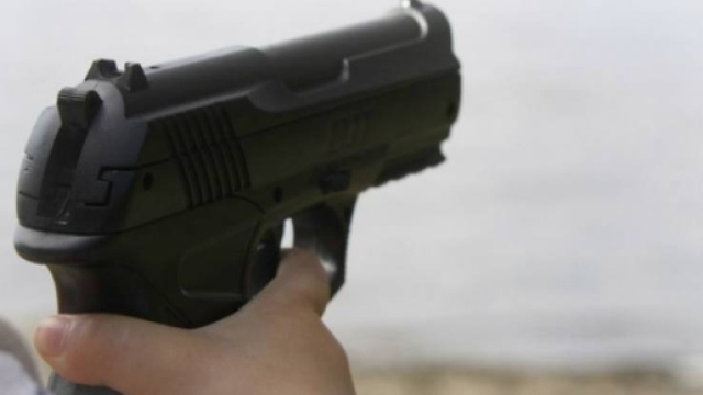 Bimbo trova arma in casa e si spara: troppi precedenti choc in Usa ... - intelligonews.it