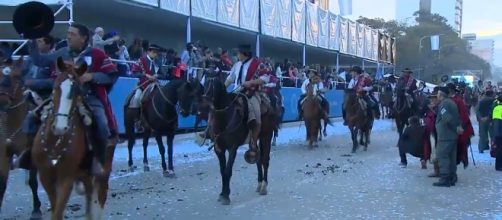 Desfile de comunidades gauchescas en Tucumán