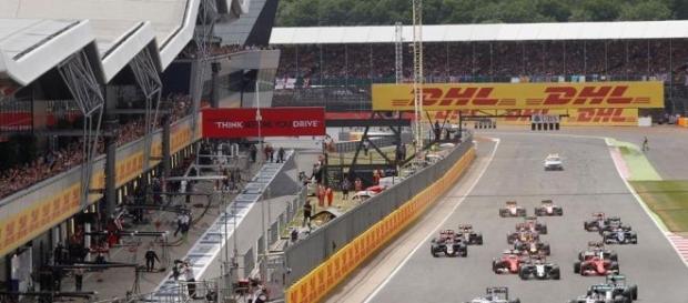 A temporada 2016 da F1 chega ao tradicional Circuito de Silverstone. A temporada 2016 da F1 chega ao tradicional Circuito de Silverstone.