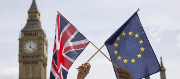 Brexit-ul prin ochii unui cuplu romano-britanic. Ea: "Primul efect ... - hotnews.ro Brexit-ul prin ochii unui cuplu romano-britanic. Ea: "Primul efect ... - hotnews.ro