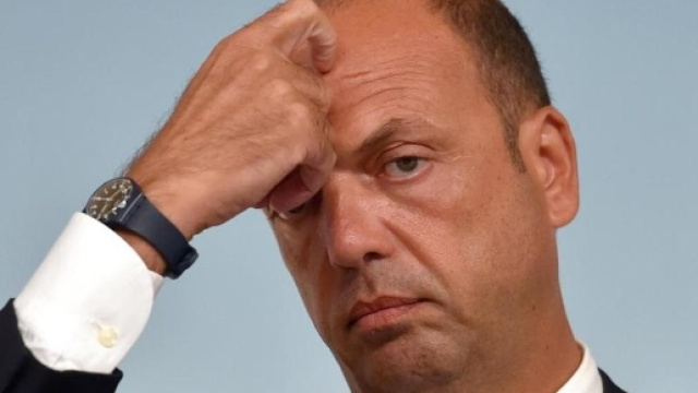 L'assunzione del fratello del ministro Alfano nella bufera