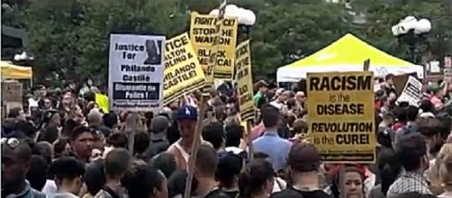Manifestacion antiracista en NY RT