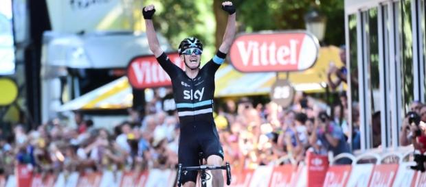 Chris Froome (Sky) atacó en la cima del último puerto de la 8ª etapa y cantó victoria, triunfo que lo coloca en el liderato de la general Chris Froome (Sky) atacó en la cima del último puerto de la 8ª etapa y cantó victoria, triunfo que lo coloca en el liderato de la general
