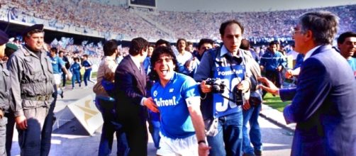 Diego Armando Maradona fa gli auguri al suo Napoli.