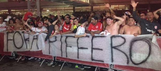 A torcida do Inter exige explicações e respostas A torcida do Inter exige explicações e respostas