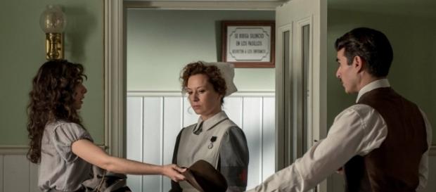 Celia recibe el alta en compañía del inspector Velasco /Tve1 Celia recibe el alta en compañía del inspector Velasco /Tve1