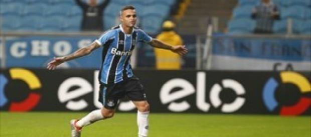 Luan, atacante do Grêmio de Porto Alegre. Luan, atacante do Grêmio de Porto Alegre.