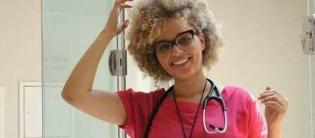 Médica foi vitima de comentários racistas por defender paciente Médica foi vitima de comentários racistas por defender paciente
