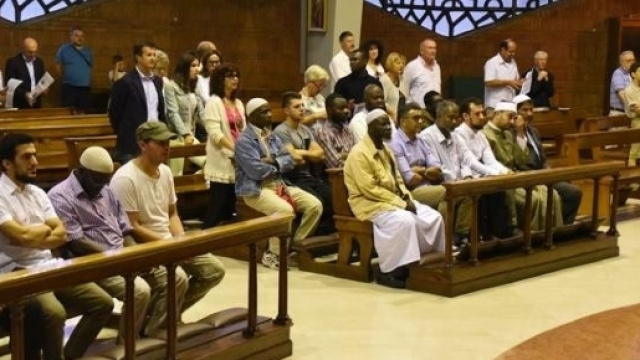 Musulmani e cristiani cattolici, insieme riuniti in preghiera