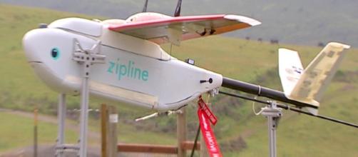 I droni della Zipline, grazie alla collaborazione col gigante UPS, consegnano sangue e medicinali negli angoli sperduti del Ruanda.
