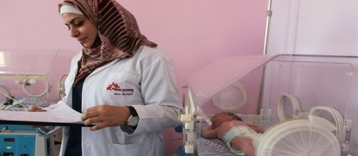 Un medico di MSF al lavoro in un ospedale siriano.