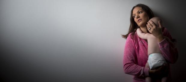 80% das mães passam pela Melancolia Pós-Parto. 15% aprofunda para Depressão Pós-Parto. Saiba como ajudar! 80% das mães passam pela Melancolia Pós-Parto. 15% aprofunda para Depressão Pós-Parto. Saiba como ajudar!