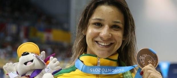 Atacada por internautas, a nadadora afirmou que o Brasil é um país racista, machista e homofóbico. Atacada por internautas, a nadadora afirmou que o Brasil é um país racista, machista e homofóbico.