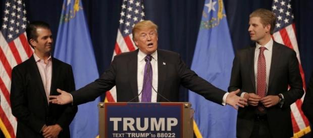 Eric et Donald Junior Trump avec leur père candidat républicain Donald Trump Eric et Donald Junior Trump avec leur père candidat républicain Donald Trump