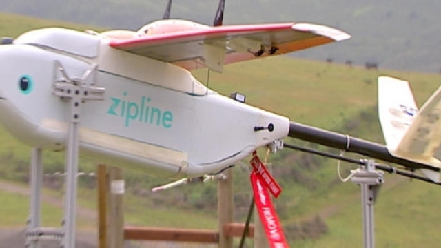 I droni della Zipline, grazie alla collaborazione col gigante UPS, consegnano sangue e medicinali negli angoli sperduti del Ruanda.