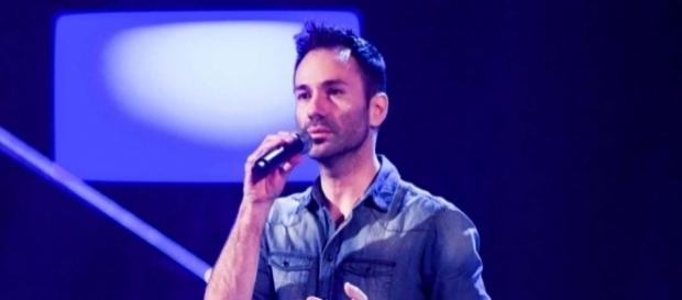 Davide Carbone a The Voice nel Team Pezzali - spettacolinews.it Davide Carbone a The Voice nel Team Pezzali - spettacolinews.it
