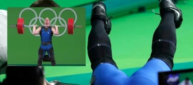 Atleta desmaia após levantar muito peso Atleta desmaia após levantar muito peso