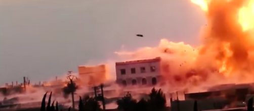 Momenti di guerra nella città siriana di Manbij