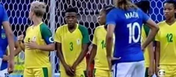 #JO RIO 2016 : un homme parmi l'équipe féminine sud-africaine de football ? Crédit photo KKL #JO RIO 2016 : un homme parmi l'équipe féminine sud-africaine de football ? Crédit photo KKL