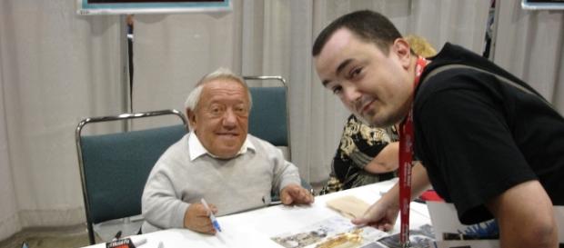 File:Star Wars Celebration IV - Me and Kenny Baker (R2-D2 ... - wikimedia.org File:Star Wars Celebration IV - Me and Kenny Baker (R2-D2 ... - wikimedia.org
