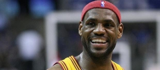 LeBron James peut avoir le sourire : il a signé le contrat de sa carrière ! LeBron James peut avoir le sourire : il a signé le contrat de sa carrière !