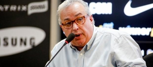 Mercado da bola: Roberto de Andrade busca novo atacante para reforçar o Corinthians Mercado da bola: Roberto de Andrade busca novo atacante para reforçar o Corinthians