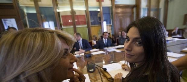 Raggi contestata per stipendio faraonico a Carla Raineri Raggi contestata per stipendio faraonico a Carla Raineri