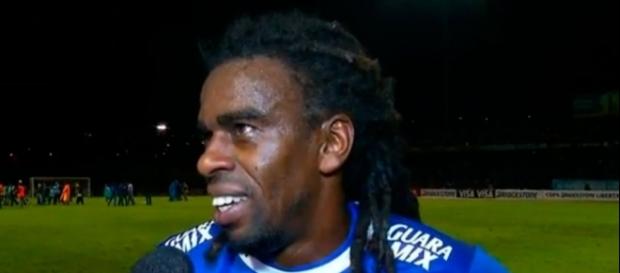 Tinga foi vítima de racismo em 2014 Tinga foi vítima de racismo em 2014