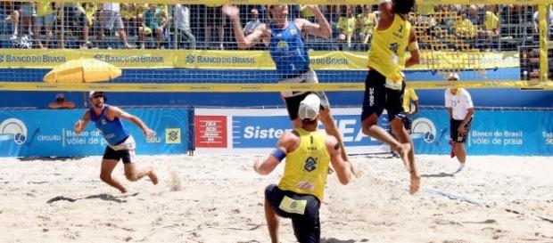 Vôlei de praia masculino: assista ao vivo na TV e na internet Vôlei de praia masculino: assista ao vivo na TV e na internet