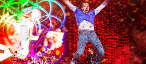 Fans react Coldplay Glastonbury headline - nme.com