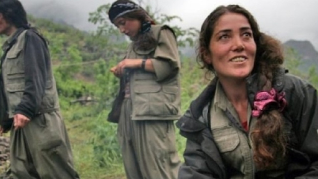 Donne combattenti dell'esercito curdo, protagoniste della presa di Manbij