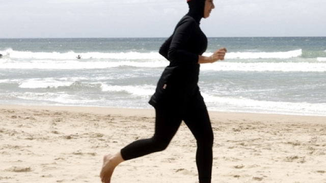 Niente burkini sulle spiagge di Cannes