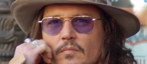 L'attore Johnny Deep si è amputato un dito.