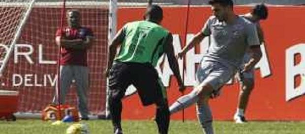 Marquinho, em bela cobrança de falta, asseurou vitória do Fluminense no jogo-treino contra o Nova Iguaçu (Foto: Nelson Perez / Divulgação FFC) Marquinho, em bela cobrança de falta, asseurou vitória do Fluminense no jogo-treino contra o Nova Iguaçu (Foto: Nelson Perez / Divulgação FFC)
